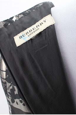 Robe Burberry London gris, blanc et noir à motifs fleuris label