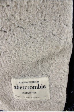 Blouson doudoune Abercrombie bleu marine, rose nacre et argent sherpa