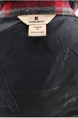 Manteau Woolrich rouge, noir et gris label